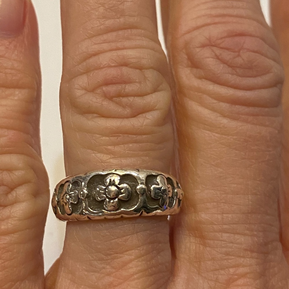 Vintage sterling silver flower band